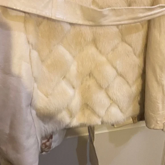 VINTAGE WHITE MINK AND LEATHER COAT - Picture 12 of 15